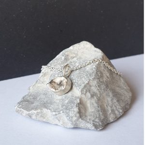 Gegossener Kettenanhänger aus Silber in Münchberg