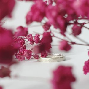 Silberring mit groben gefeilten Facetten aus Münchberg