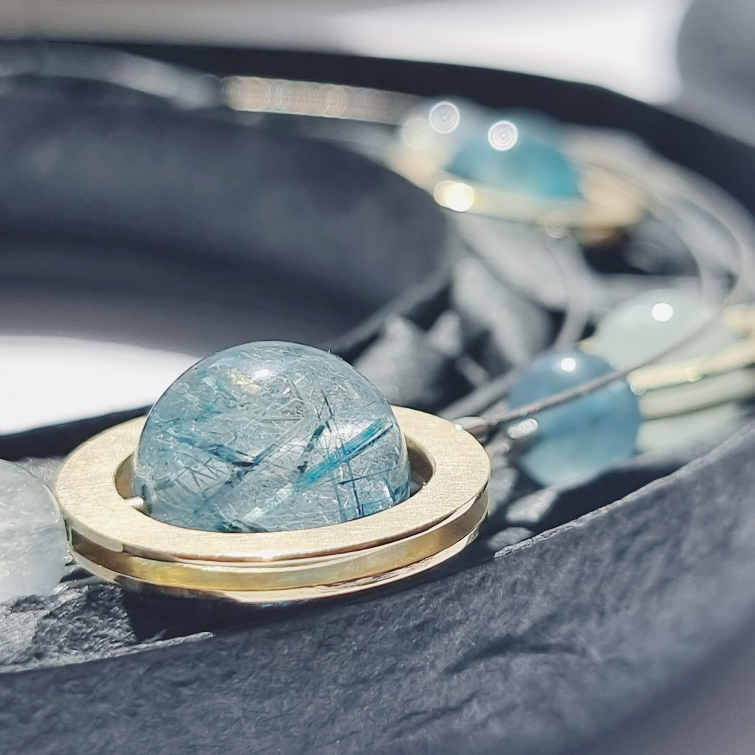 Collier mit besonders tollen Rutilquarz-Kugeln mit Gold in Münchberg