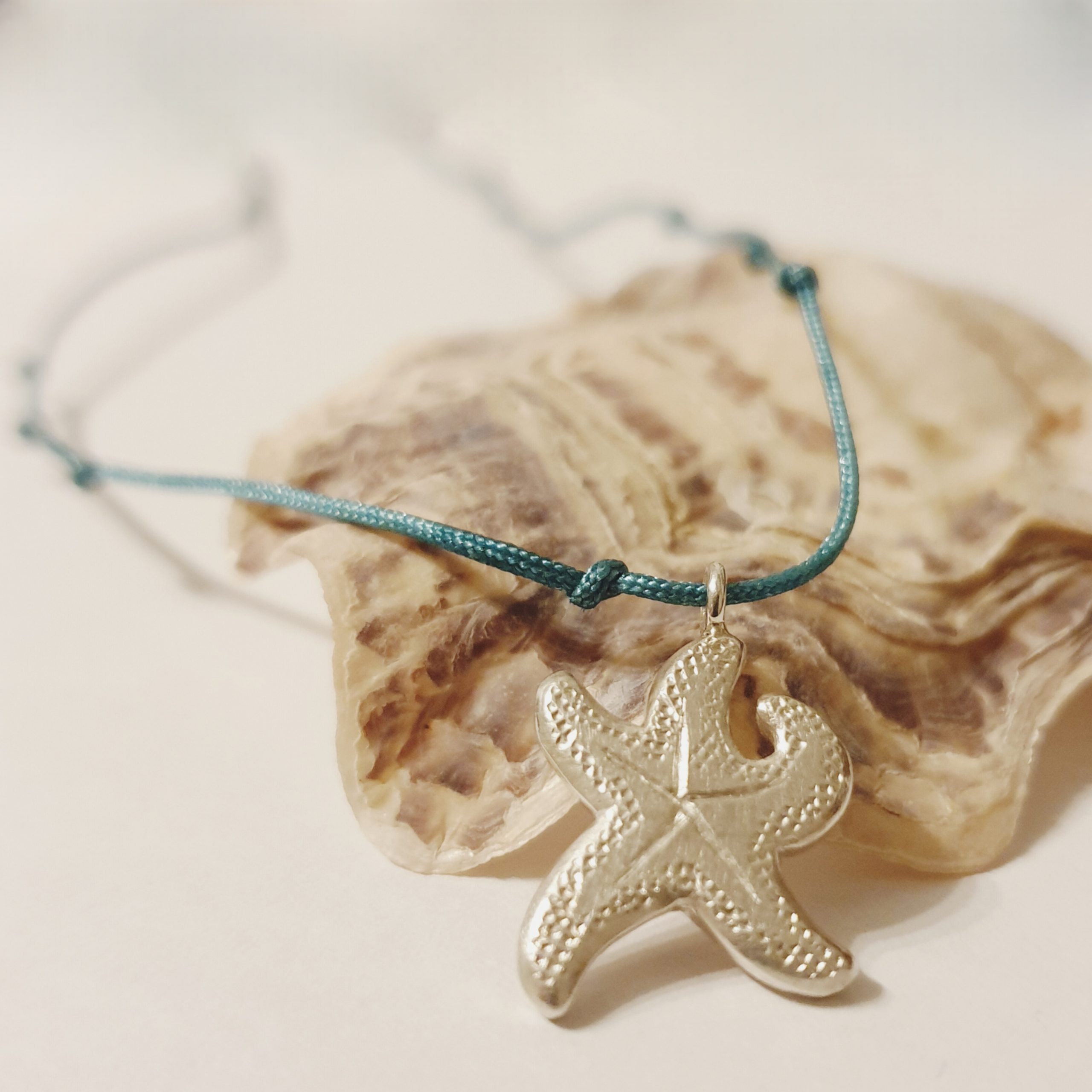 Kettenanhänger in Form eines Seesterns aus Silber in Münchberg