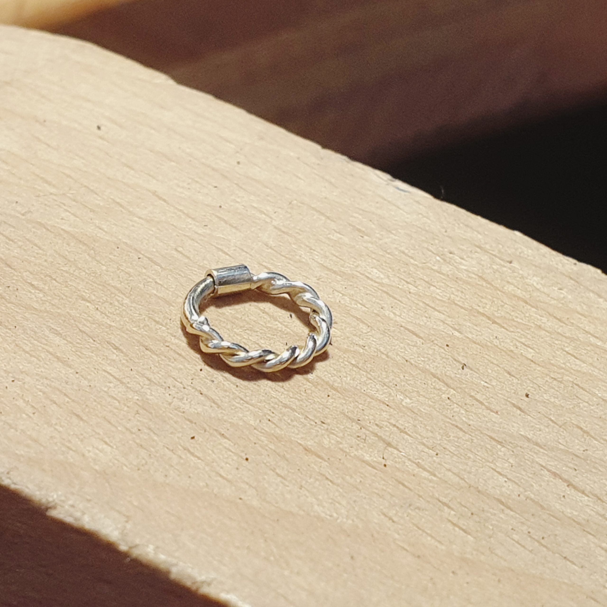 Kleiner Ohrring aus Gold in Münchberg